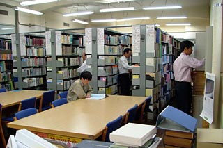 写真：図書室2