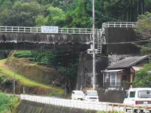 写真：阿多古川下流より（近景）