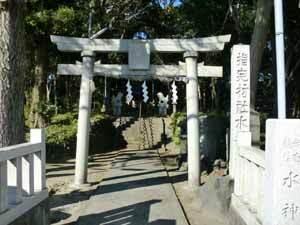 写真：四ヶ郷頭首工横の水神社1