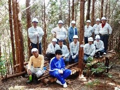 写真：枝払い、雑木の伐採作業2