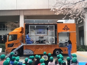 写真：起震車