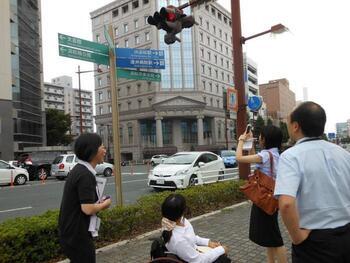 写真：浜松市鈴木課長から説明を受ける様子2