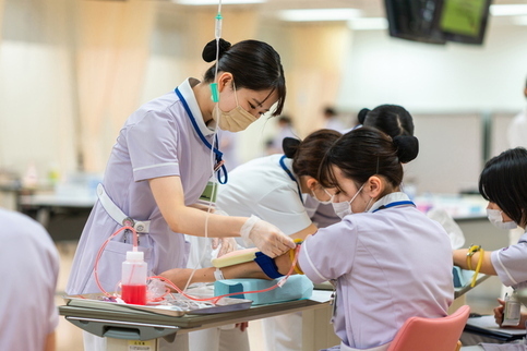 写真：順天堂大学保健看護学部