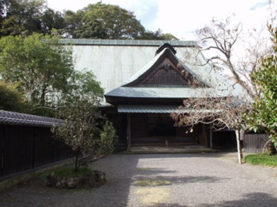 写真：江川家住宅主屋・書院・仏間・東蔵・武器庫・肥料蔵・北米蔵・南米蔵・鎮守社