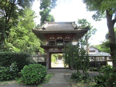 写真：窓泉寺山門　附棟札