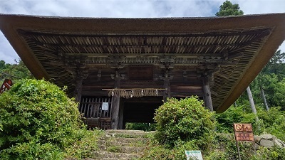 写真：霊山寺仁王門