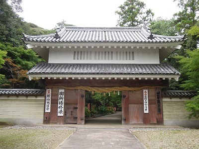 写真：油山寺山門