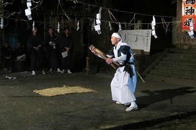 写真：滝沢八坂神社の田遊び