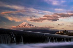 写真：夕暮れのゴム堰