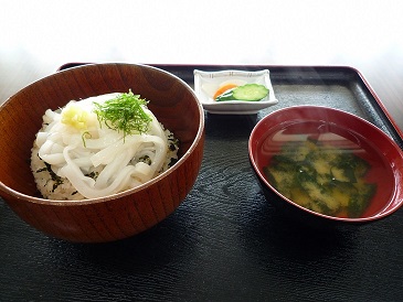 写真：沖あがり食堂イカス丼