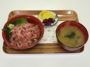 写真：生桜えび丼