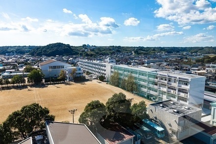 写真：静岡県立榛原高等学校　外観