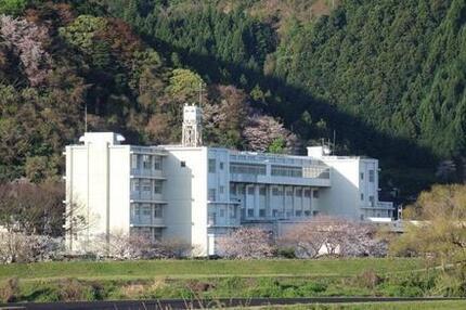 写真：静岡県立静岡西高等学校　外観