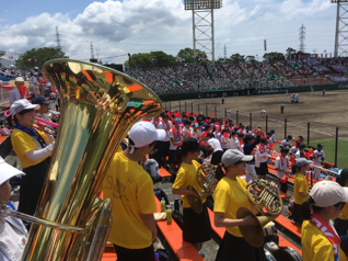 写真：応援の演奏をしている様子