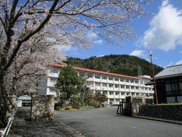 写真：静岡県立天竜高等学校春野校舎　外観