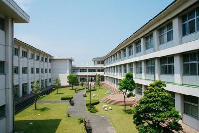 写真：静岡県立浜名高等学校　校舎