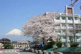 写真：静岡県立吉原高等学校 外観