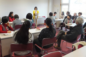 写真：伊豆市生きいきプラザ　養成研修会の様子