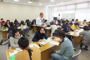 写真：富士市交流センター　養成研修会の様子