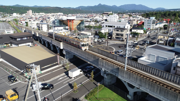 画像：高架線上空写真