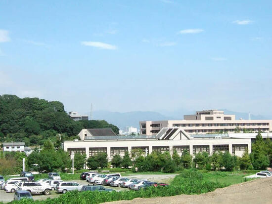 写真：有度山丘陵と清水市立看護専門学校の風景写真