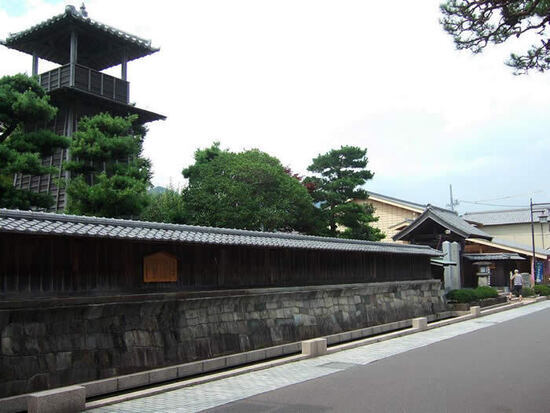 写真：由比本陣公園と街並みの風景