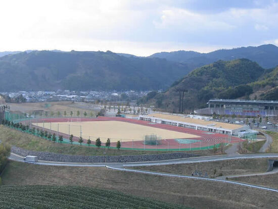 写真：丘陵を活かした藤枝総合運動場の風景写真