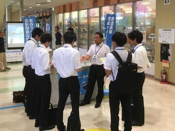 写真：沼津駅前まちかどトークの様子1