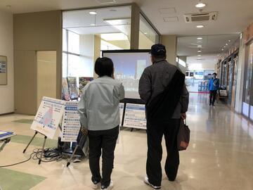 写真：沼津駅前まちかどトークの様子4