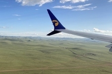 飛行機の窓からの景色