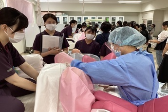 助産学科の演習見学