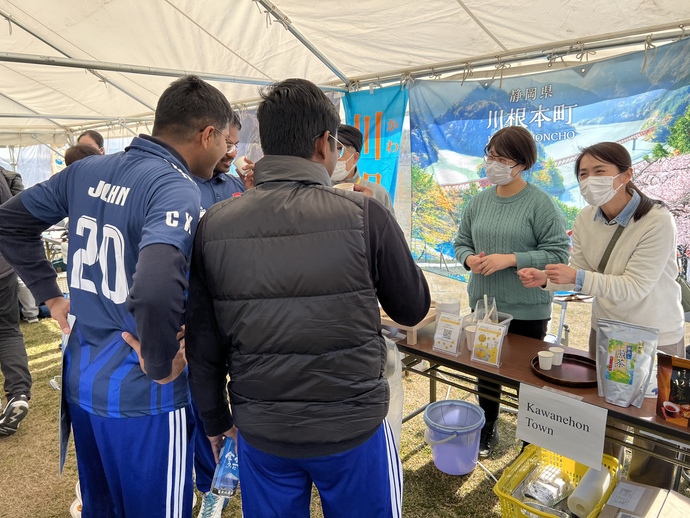 休憩ブースでの川根本町による特産品の紹介