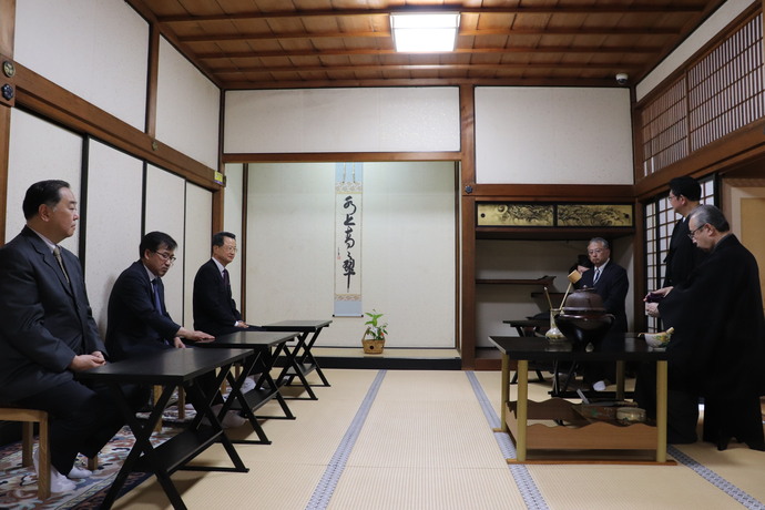 清見寺にて茶道裏千家によるお点前