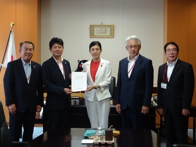 画像：東海北陸7県議会議長会要望活動　文部科学省