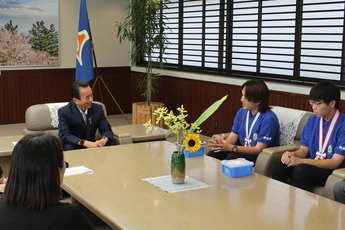 写真5　知事に大会結果を報告