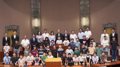 写真：ふれあい親子県議会教室集合写真