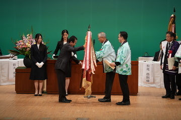 写真　鈴木知事からの褒賞授与