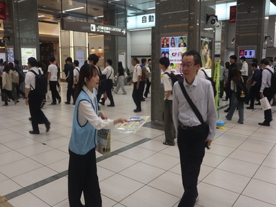 街頭キャンペーンの様子
