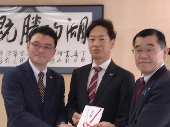 贈呈式の様子