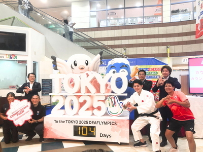 100日前イベントカウントダウンモニュメントお披露目の様子