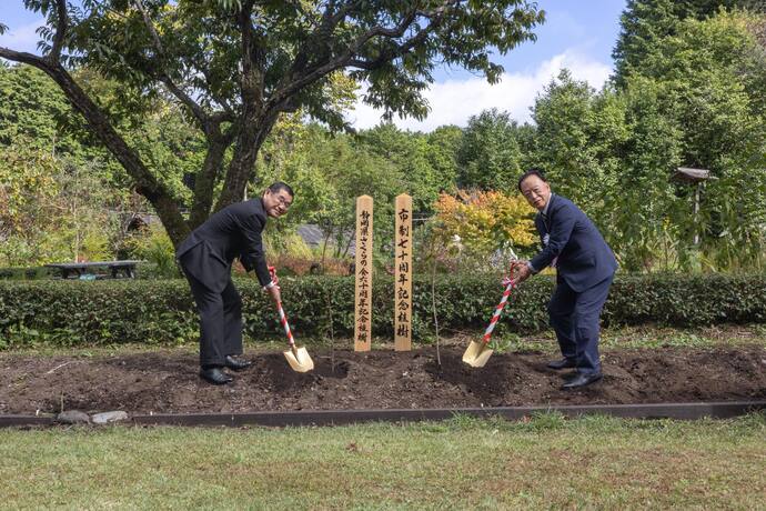 記念合同植樹の様子