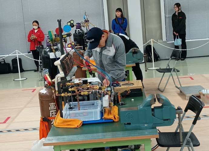 柴田選手（技能五輪全国大会）の競技の様子