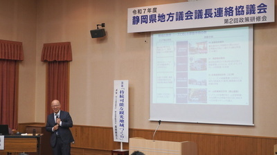 講演の様子の写真（講師　長﨑敏志 氏）