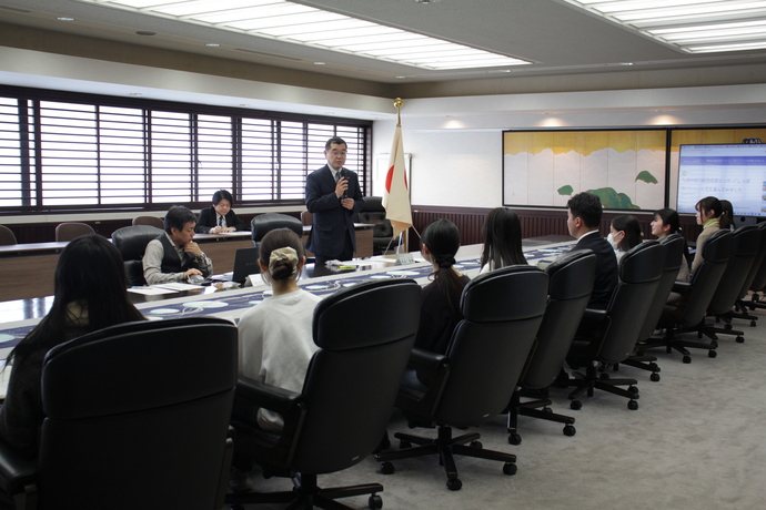 あいさつの様子の写真