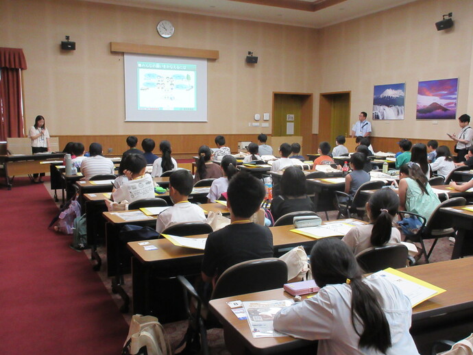 写真:「県議会って何だろう」の様子