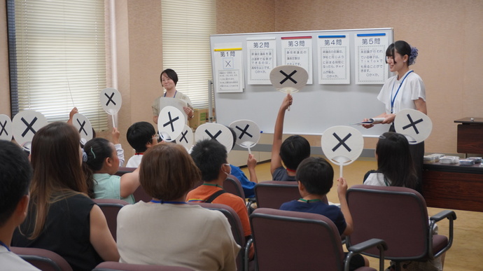 写真:議会クイズの様子1
