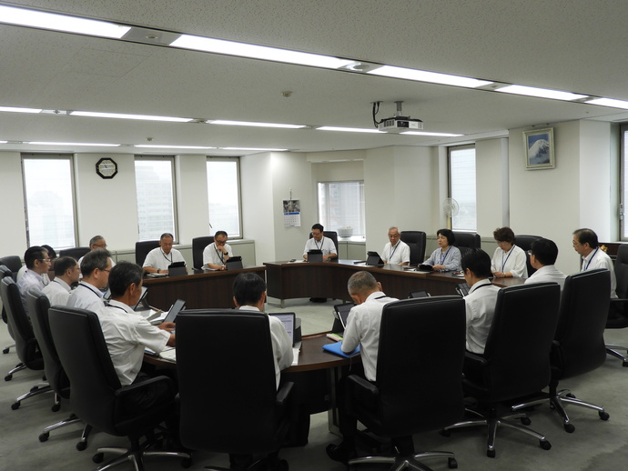 写真：定例会の様子