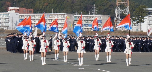 写真：カラーガードの演技の様子