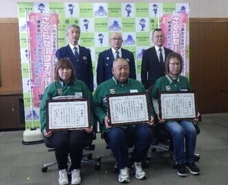 写真：令和5年11月27日　セブンイレブン掛川大坂店に対し署長感謝状を贈呈