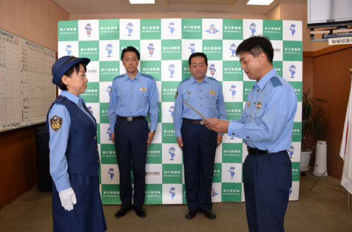 写真：全国地域安全運動「久保ひとみ一日警察署長」広報キャンペーン